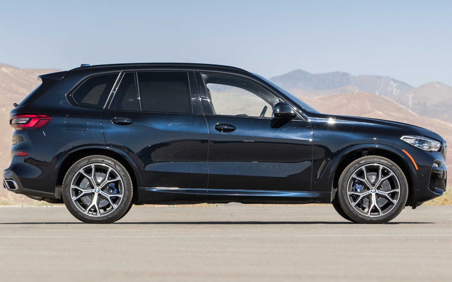 Comparison - BMW X5 M50i 2020 - vs - BMW X5 M Competition 2020 | SUV Drive